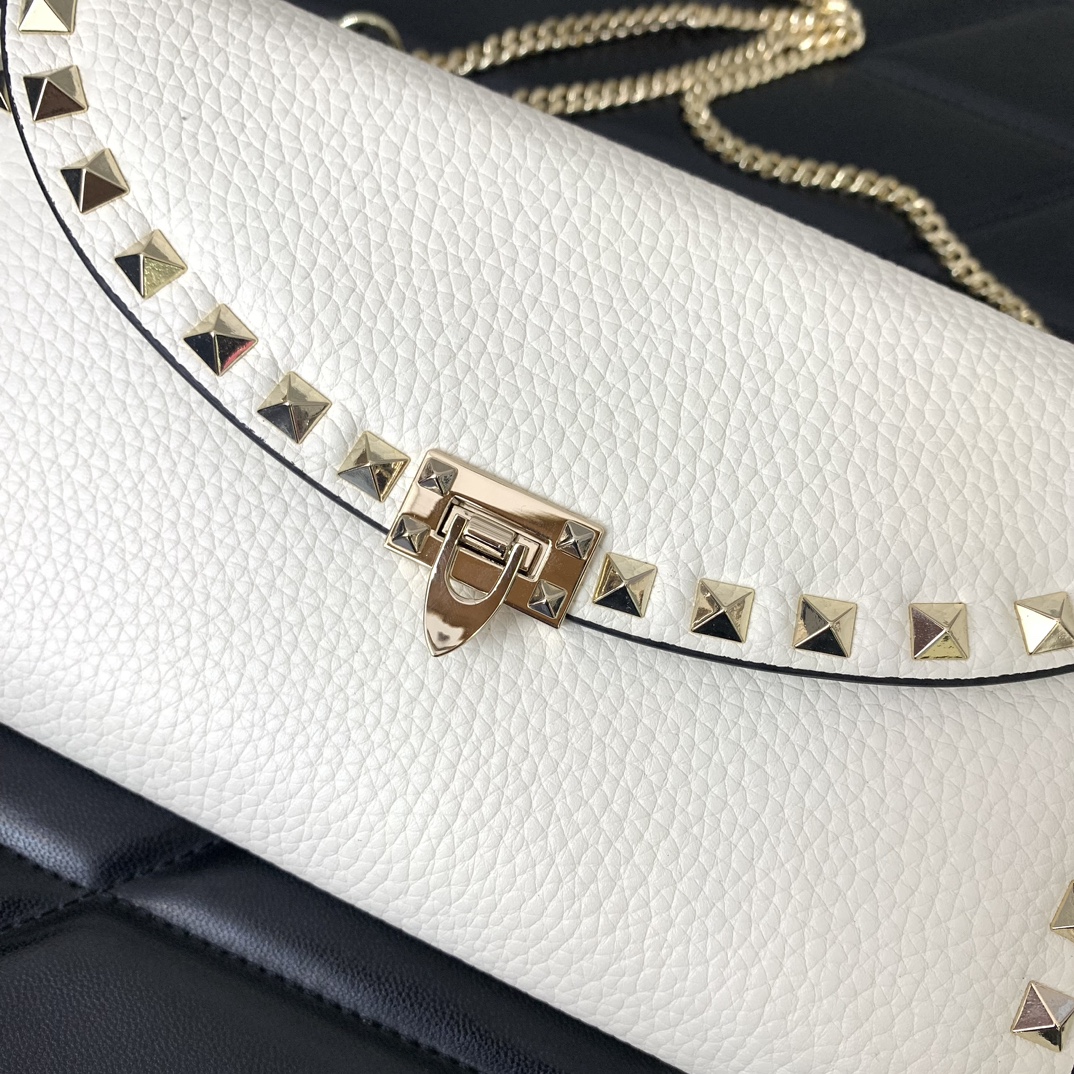 Valentino Garavani Rockstud Small Shoulder Bag in Ivory Grainy Calfskin